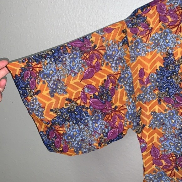 LuLaRoe Monroe fringed kimono NWT Small Multicolor floral - Picture 3 of 9